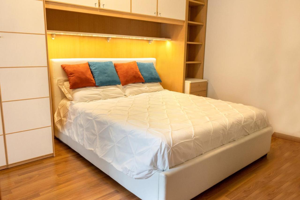 Folly Apartment เนเปิลส์ ภายนอก รูปภาพ
