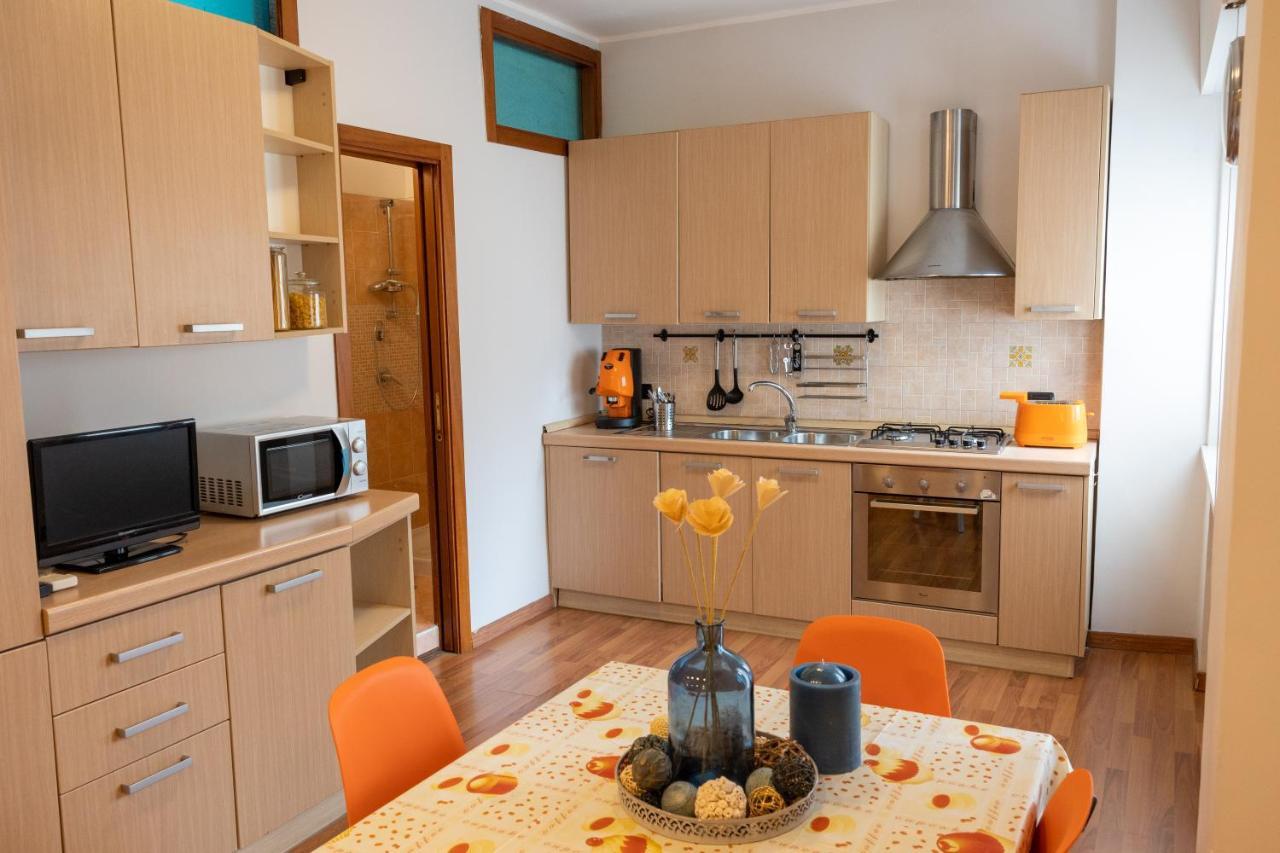 Folly Apartment เนเปิลส์ ภายนอก รูปภาพ