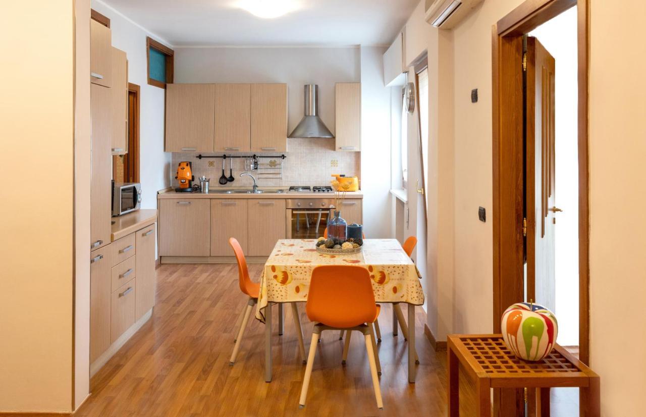 Folly Apartment เนเปิลส์ ภายนอก รูปภาพ